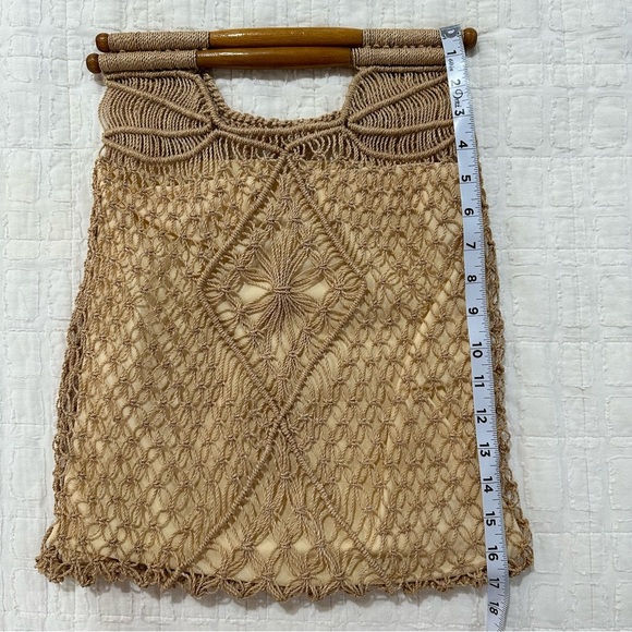 Vintage Handwoven Raffia Wooden Handle Bag - Picture 7 of 8